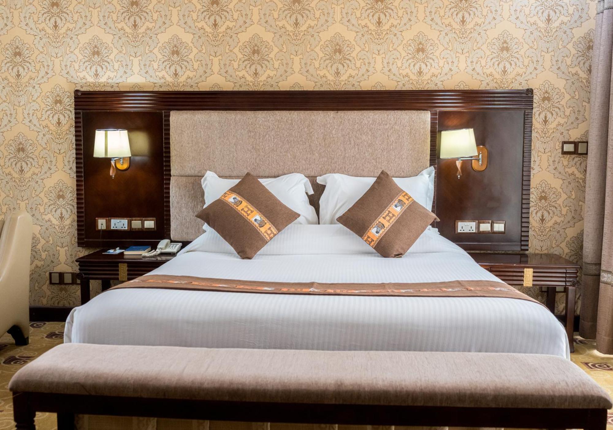 Lemigo Hotel Кигали Экстерьер фото