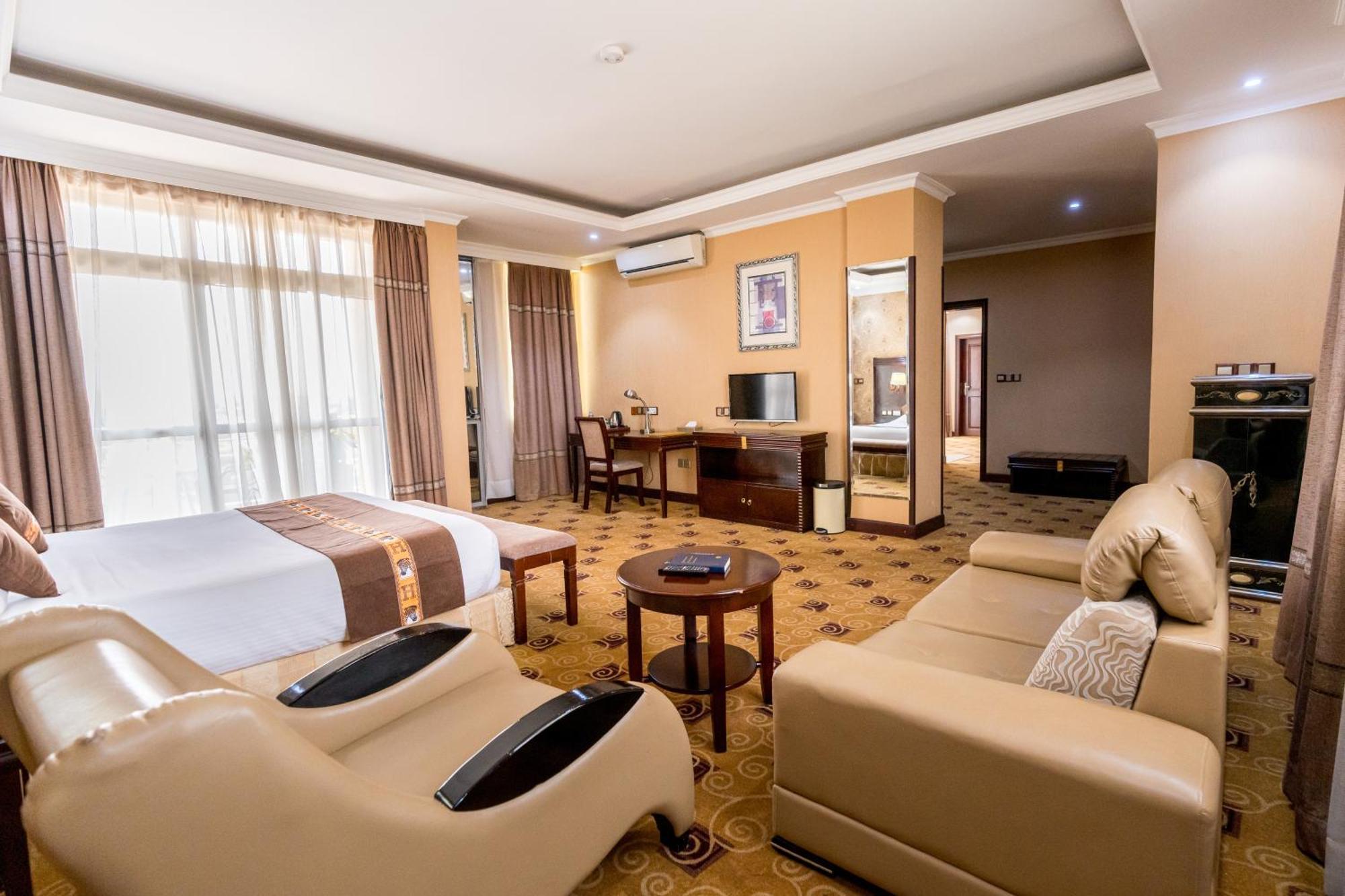 Lemigo Hotel Кигали Экстерьер фото