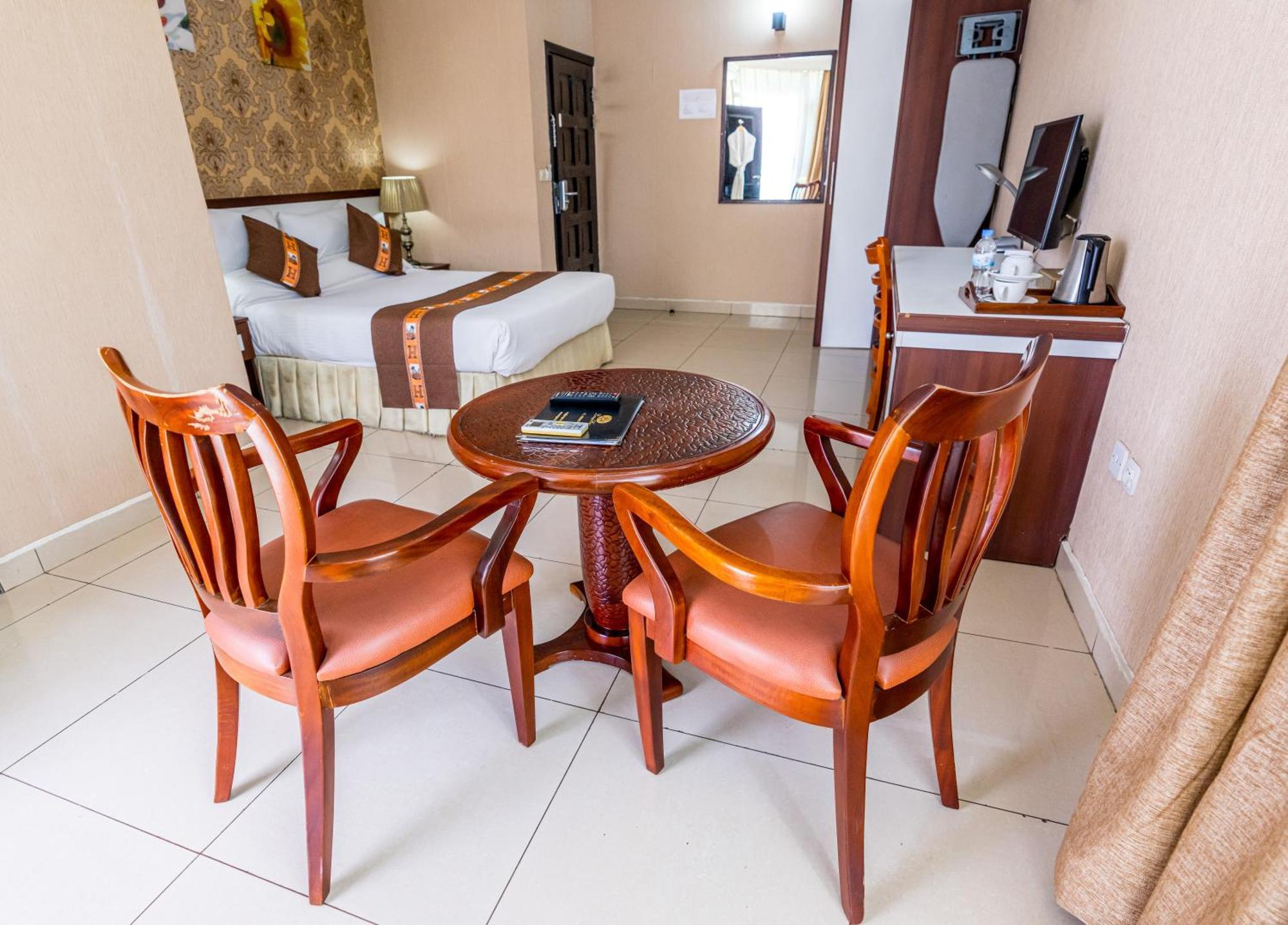 Lemigo Hotel Кигали Экстерьер фото