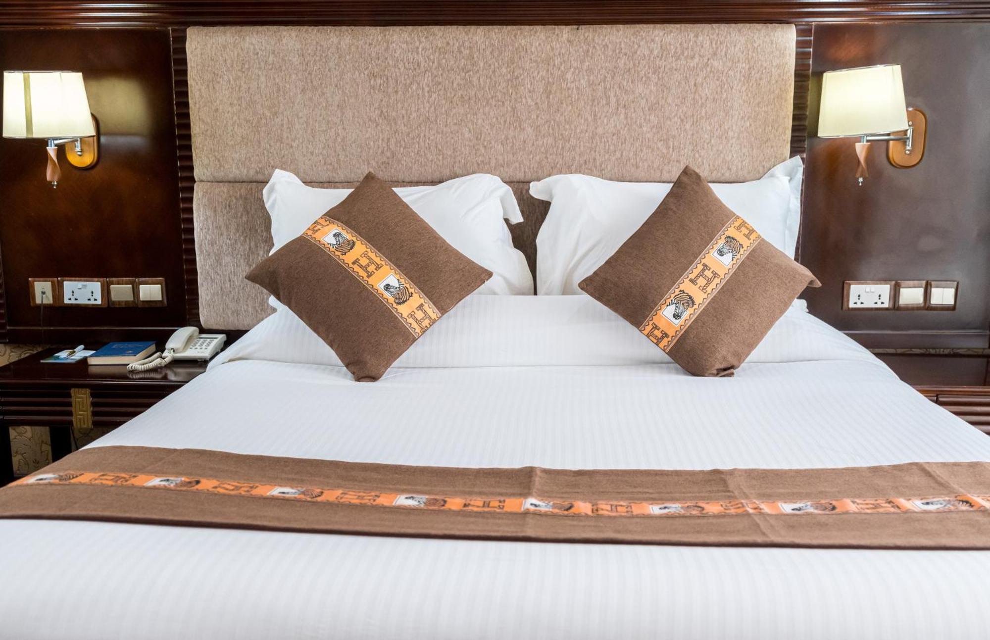 Lemigo Hotel Кигали Экстерьер фото