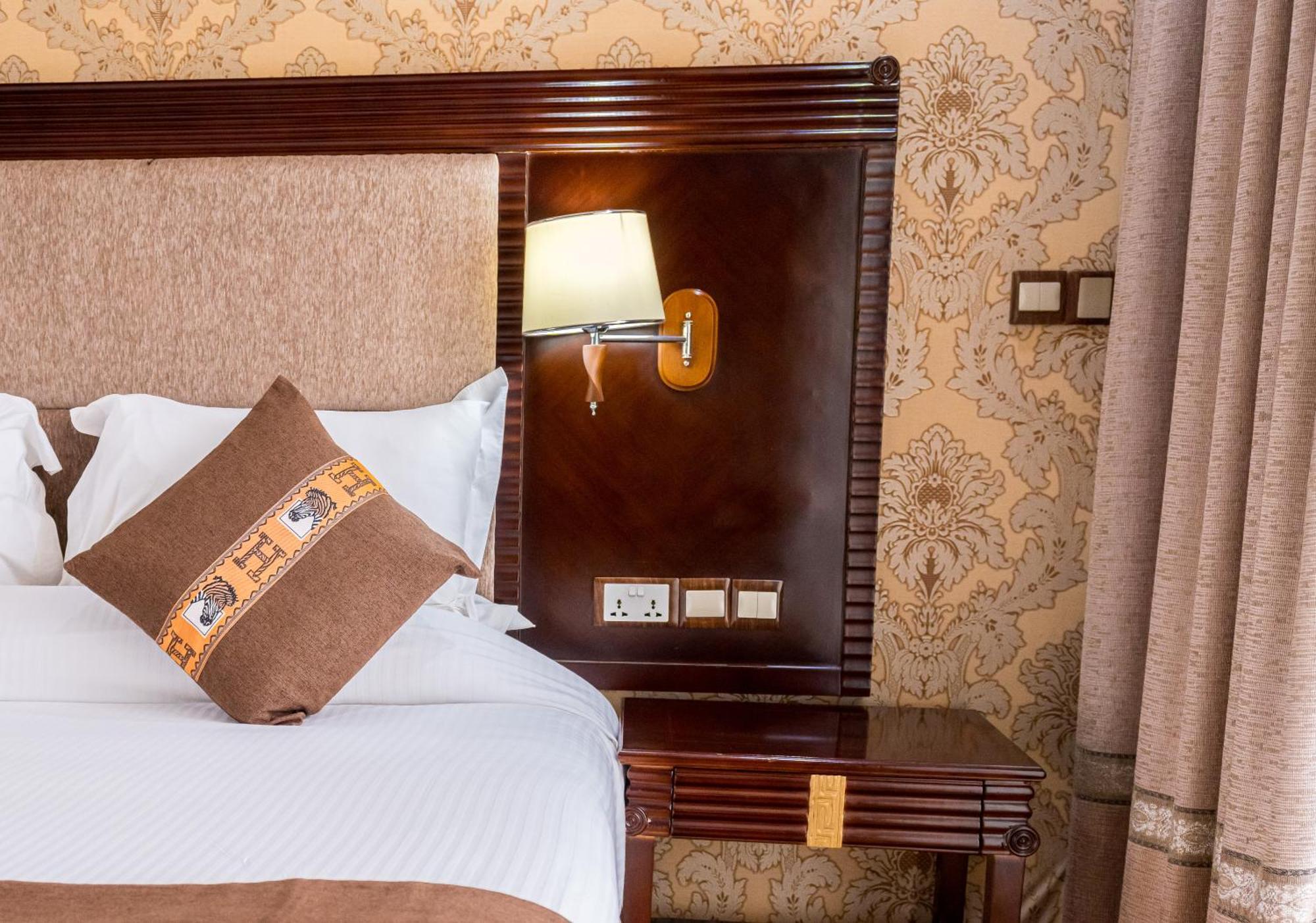 Lemigo Hotel Кигали Экстерьер фото
