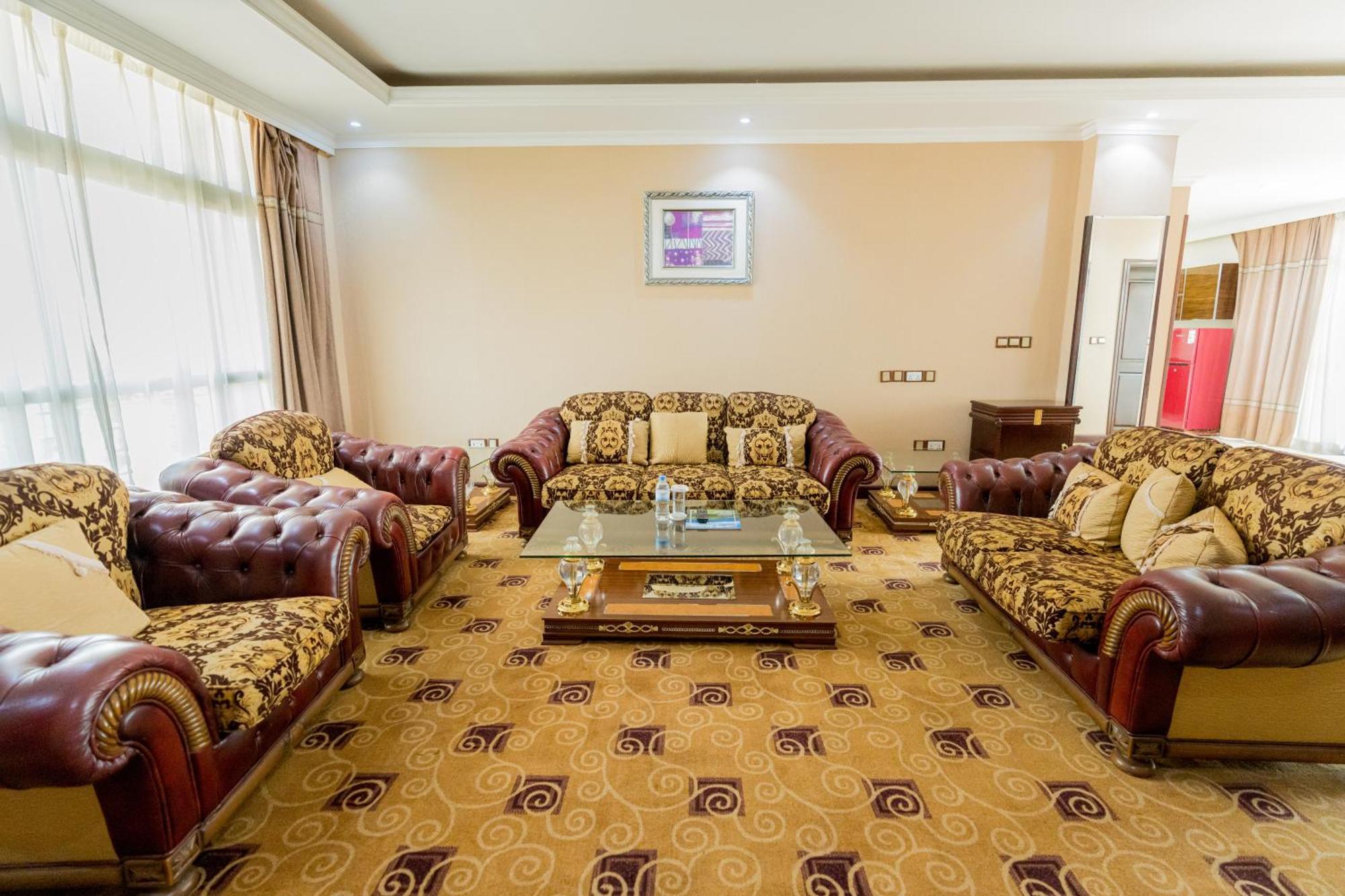Lemigo Hotel Кигали Экстерьер фото