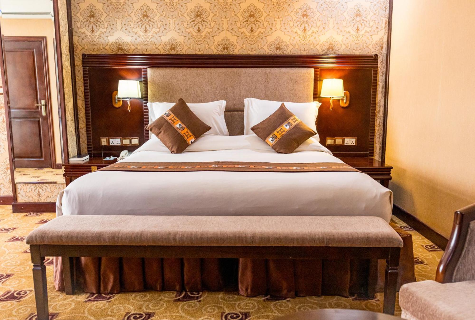 Lemigo Hotel Кигали Экстерьер фото