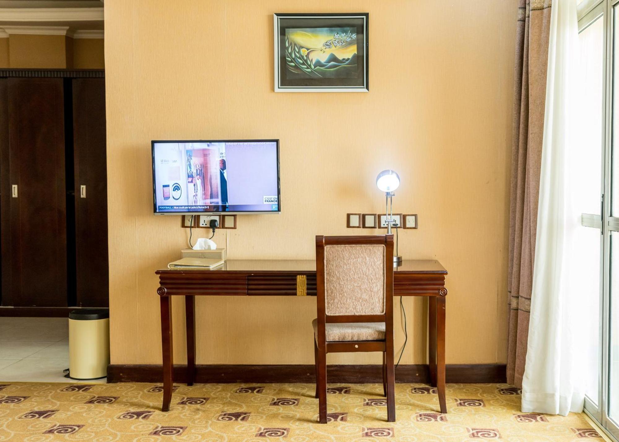 Lemigo Hotel Кигали Экстерьер фото