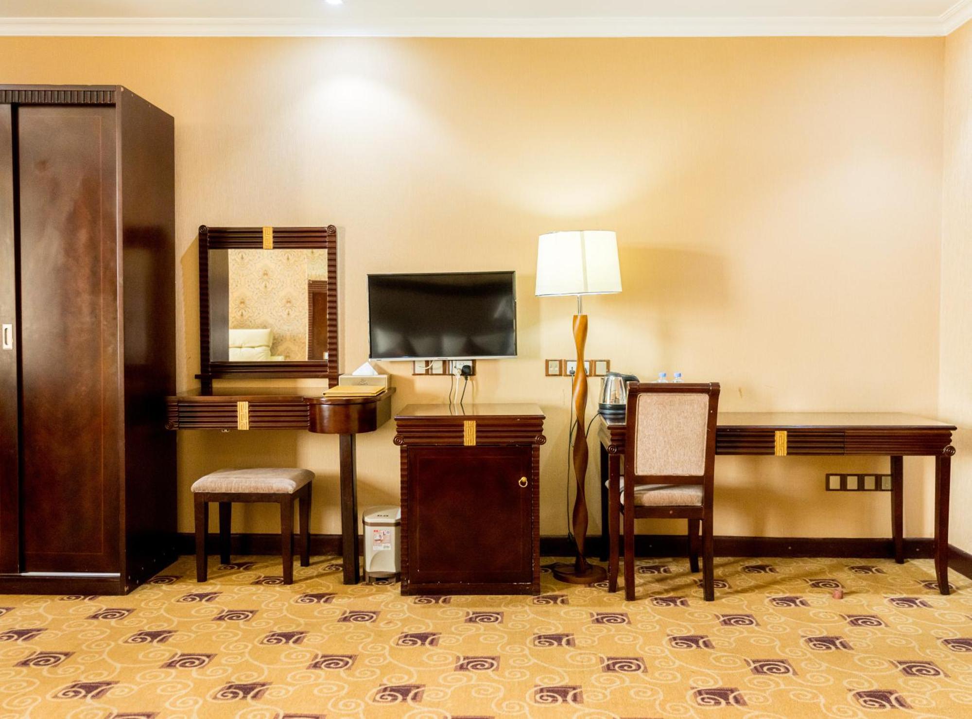 Lemigo Hotel Кигали Экстерьер фото