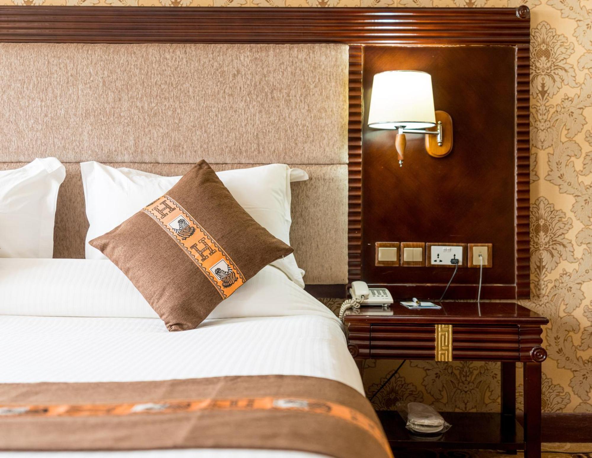 Lemigo Hotel Кигали Экстерьер фото