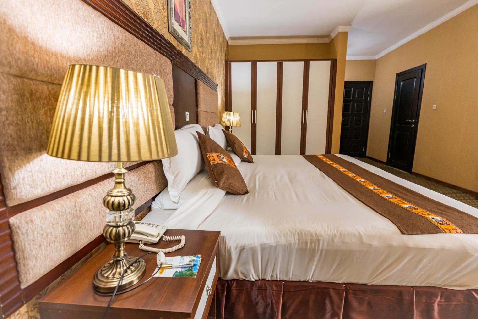 Lemigo Hotel Кигали Экстерьер фото