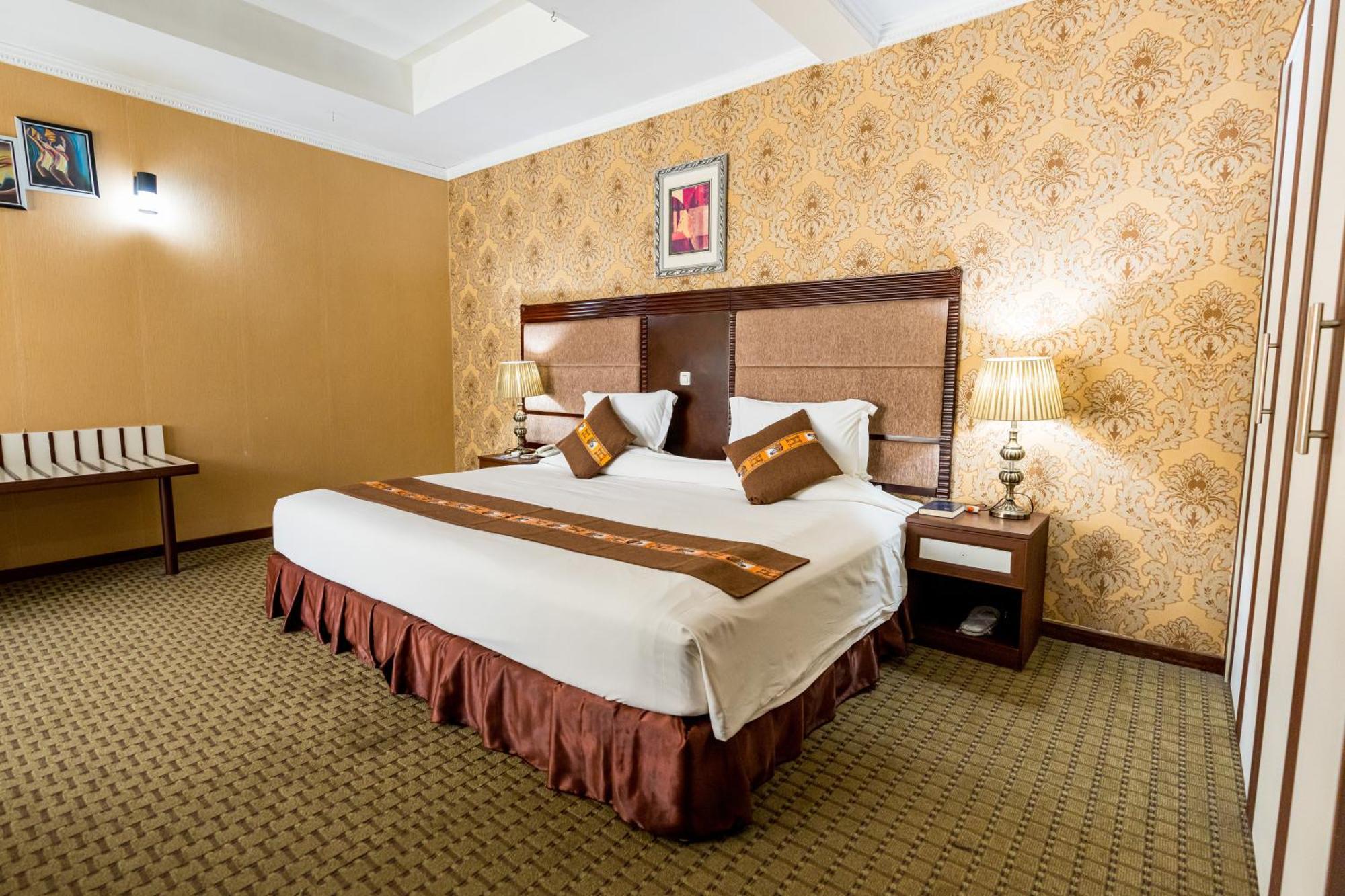 Lemigo Hotel Кигали Экстерьер фото