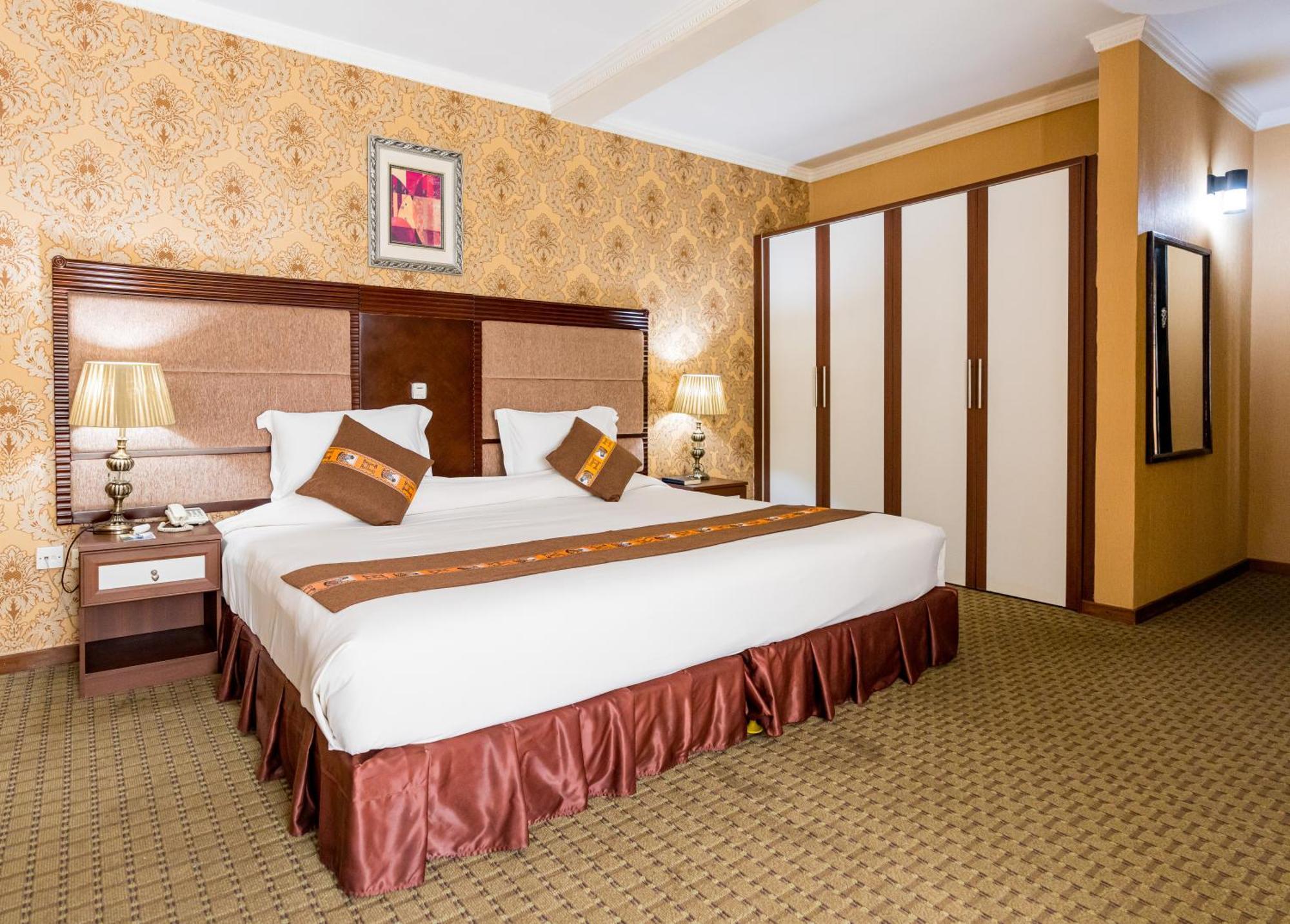 Lemigo Hotel Кигали Экстерьер фото